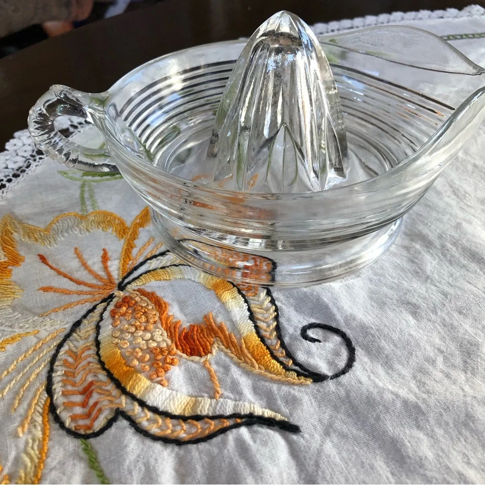 Vintage Citrus Reamer Juice Squeezer. Large Size. Scalloped Handle. 7.5